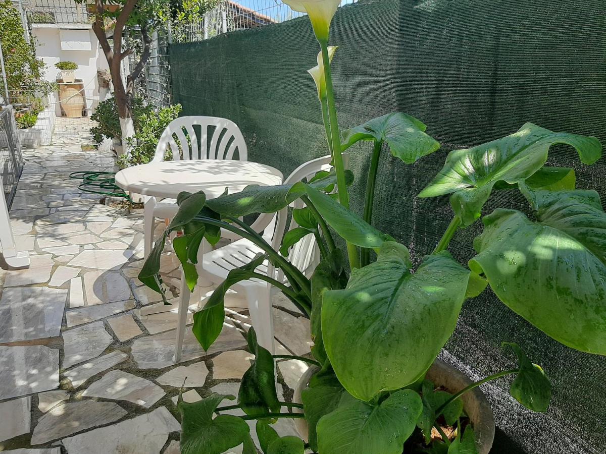 Cozy Flat In Nea Makri Lägenhet Exteriör bild